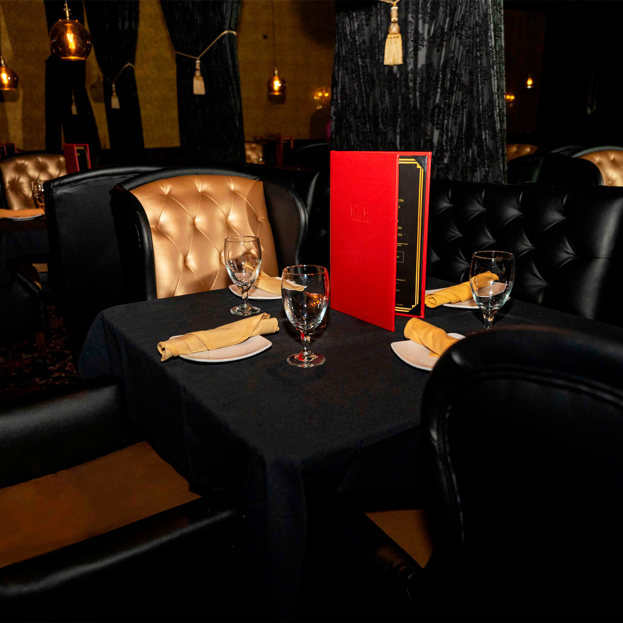 ricks-steakhouse_lounge-pic1_1280x1280_v1a ricks steakhouse table